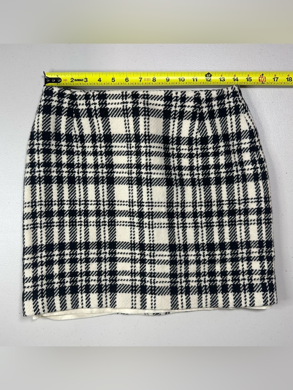 Eddie Bauer Petite 10 Wool Blend Plaid Mini Skirt Black Ivory Lined Career - Picture 5 of 8